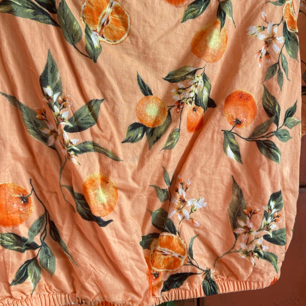 Loft Orange Pattern Cropped Top 🍊 - Picture 6 of 9